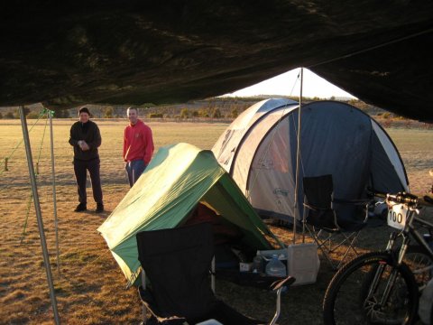 Stromlo 8hr - Carl Groover and Bruce freezing!